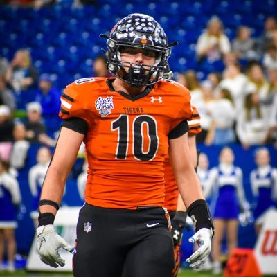 Lawrenceburg High School |6’2| 208| LB |Class of 2025| 4.2 GPA| 2023 Junior All-State | Head Coach @lhstigercoach | 812-584-4462 email: noahk105@gmail.com