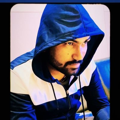 ikrarnaama's profile picture. कुछ अपनी वो सुनाता हूं जो लोग मुझमे देख नही पाते..!!
