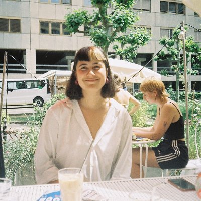 vbvoy's profile picture. Master en Lettres, UNIL 
Angoissée par le rien-faire donc toujours en train d'essayer de faire quelque chose (souvent, avec du papier et une plume.)