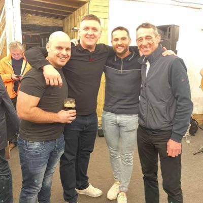 Sell booze for a living!! Best job in the world!! @_SouthLeedsFC Manager ⚽️