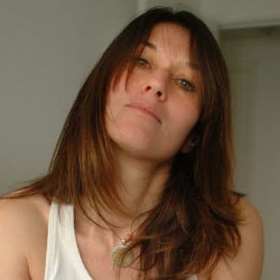 lucialadellta's profile picture. La pelota que arrojé cuando era niña todavía no ha tocado el suelo