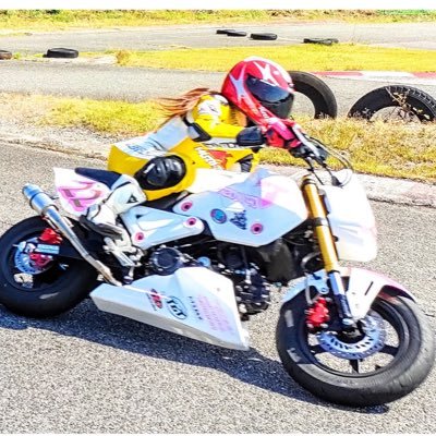 とっちゃん(中の人)です♡ 公道もサーキットもグロム🏍️乗ってます♡ バイカーズカフェしています♡岡山市北区足守1846ー1 📞090-5476-8974♡定休日→木曜日と金曜日♡ロンドンバス🚌とカスタムバイク🏍️が目印♡ 遊びに来てね☺️ ♡きょーさん(外の人)@kyousuke470221 ♡