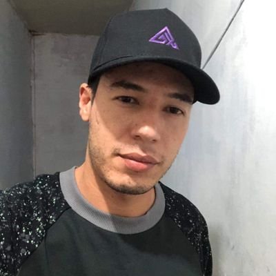 lexmdlln's profile picture. Diseñador gráfico, programador y bohemio 🍀 orgulloso itaweedseño.