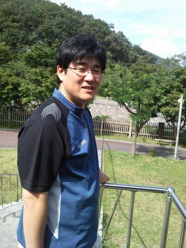 kitting0's profile picture. 40대가 되어도, 자기소개 한줄 쓸 문구를 고민해야 하다니.
쩝.. 부끄럽네..