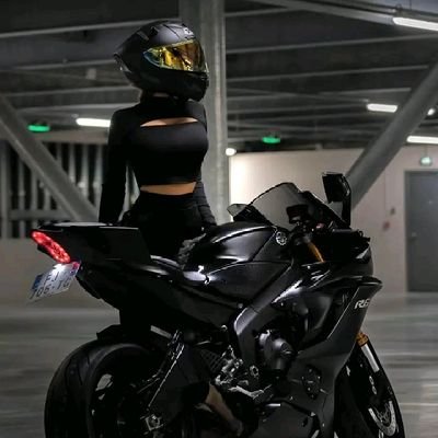 Corredora de motos 🏍️
Venezolana 🇻🇪