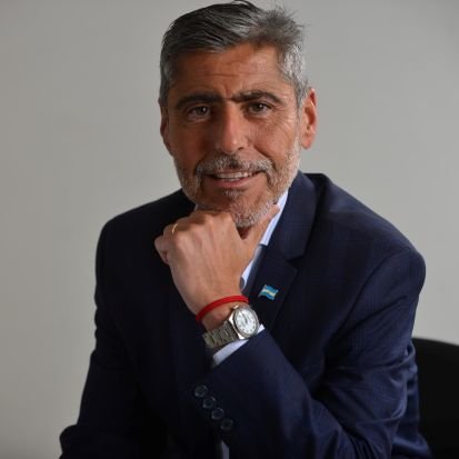 Abogado. Cordobés. Hincha de Belgrano. Perseverante incansable. Ministro de Seguridad.