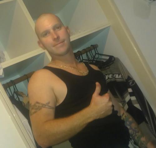 shavedballs85's profile picture. 