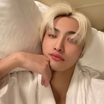࿐ Seonghwa's personal hand holder ✿_____saw ateez 04/05/2022 -18/01/2025____