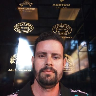 Abogado, poeta libre y autor de mis tuits poéticos.Defensor d la libertad de expresión y otros Derechos Humanos y Políticos.Sin oposición no hay Revolución.