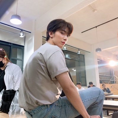 OwOwOwwwen's profile picture. DM ME IF YOU THINK YOU CAN MAKE ME LAUGH I DONT SMILE