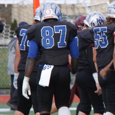 WTHS23 5,10 ,TE , DE LB,210lbs. email:luckyhamza56@gmail.com bench 275 ,squat 410 deadlift 576, 2x all star and all state ,defensive player of the year nominee