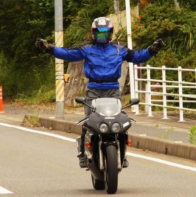 趣味はバイク、映画、旅行
愛車は
新旧 #CBR250RR(MC22,MC51)、
#CB200X
#PCX e:HEV
とオールHONDAです(製造国はみんな違う)
房総半島の舗装路ならほぼ走り尽くしています#房総 方面のツーリングなど要望があれば先導致します。
気軽にご相談下さい。