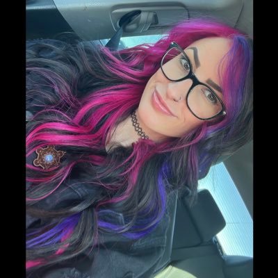 sassy little scorpio🦂 // part time hairstylist | part time dj