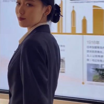 yangqingwh's profile picture. 银行客户经理一枚，寂寞是一种病，是一种精神的饥饿，就需要治疗，寂寞的人如何找到治疗的方法 寂寞的人总是需要他人的陪伴，如有私信没有回请加我电报领取福利