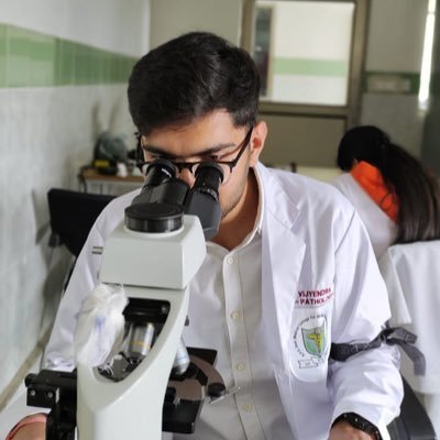 Doctor ,md pathology resident at bpsgmc sonepat,life is gonna be colourful now, final goal is to donate some good to the world, spreadin happiness since 1997