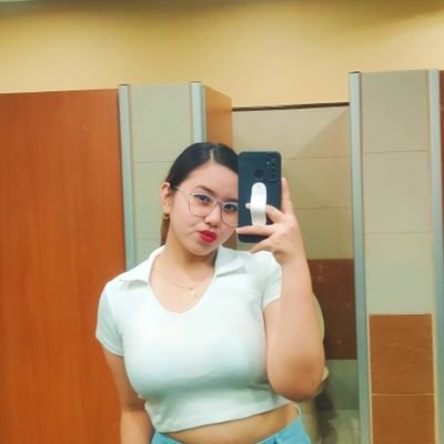 yeeshaaang's profile picture. 🥀