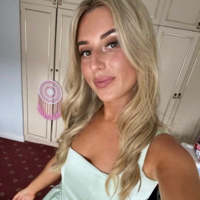 ChloeeeQuinn's profile picture. auntie kris, it’s me, todd kraines. she/her