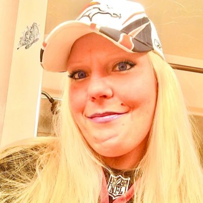 49 years young. Married for 31 years to Eric.5 Kids,ages 29,27,25,21,20. 2 Girls.3 Boys. 3 Grandchildren. CONSTITUTIONALIST,CONSERVATIVE 2A