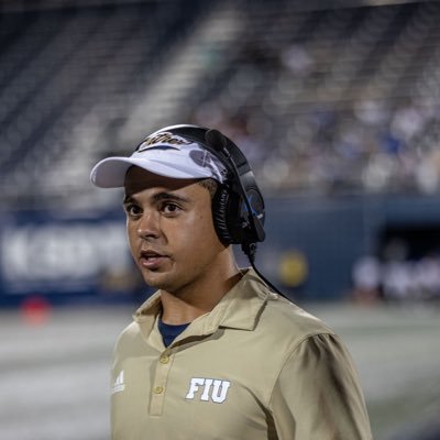 Offensive Assistant @fiufootball US ‘21