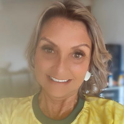 Amante da Música da Literatura e da Natureza Defensora do Estado Democrático de Direito Paranaense a favor da melhor distribuição da renda nacional FIZ O L