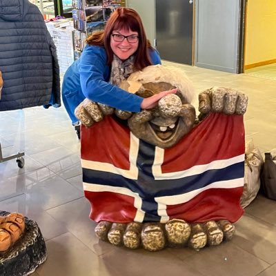 🇨🇦 🗺 🎼 🎬 🎭 📚 🧵 🧶 - Avid traveller, self-proclaimed Anglophile, voracious reader, live music and theatre enthusiast, long-time Corrie fan . . .