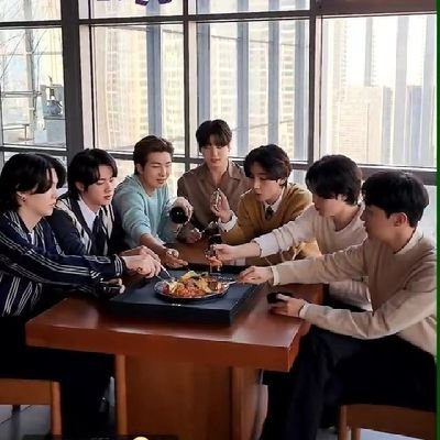 Never Ignore A Person Who Loves And Cares For You , Because One Day You May Realize That You've Lost The Moon While Counting The Stars 💜 #BTSARMY
@bts_twt