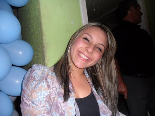 A verdadeira Felicidade consiste em estar sempre perto das pessoas que eu tanto amo e que sinto ser amada ...