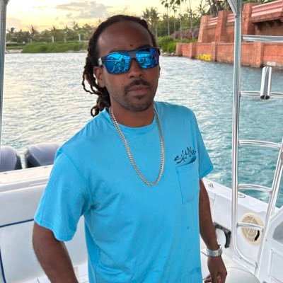 Saltlife🚤🌊🏖Island boy 🇧🇸🏝🛩 Sc👻: terrenceknowles Paper chasing till the wheels fall off💵💰💴💴 Ball is life🏀🏀 #LLJR🕊🙏🏾 Sixkscharters 🛥