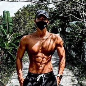 iijM2H4lucpVEbu's profile picture. 支持一个中国🇨🇳，爱国者。。