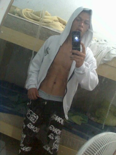 DaniloNxt's profile picture. Posso ter mil problemas, e mil motivos para desistir. Mas tenho uma unica razão que me faz continuar: DEUS.