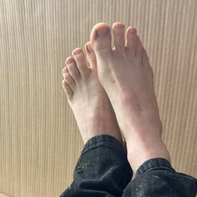piesblancos2's profile picture. el chico de los pies 🦶🏻 DM 💵🧦🦶🏻