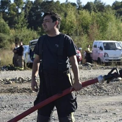 soy apasionado ... trabajolico, protector de los mios y que....
a veces malo, pero jamas leso...para no decir weon..
Me gusta el desorden, si también