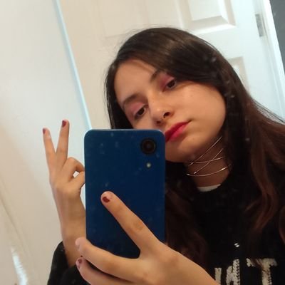 Soy una persona que tiene talento para escribir, y también para ser arrogante de vez en cuando uwu