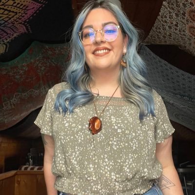 cosmetologist with a smart ass mouth. Barefoot, nature loving weirdo.