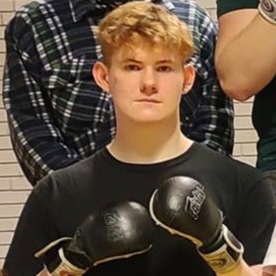 R3ZZy__'s profile picture. 