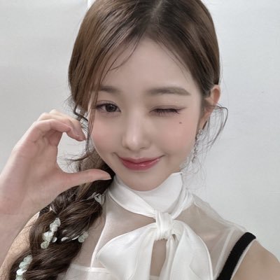 bobasunu's profile picture. i am a half full jar of honey on a sunlit kitchen shelf