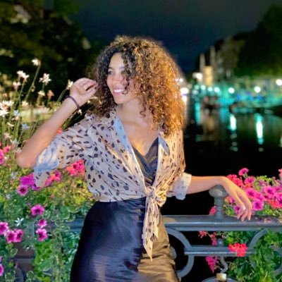 Zinebaziz10's profile picture. 