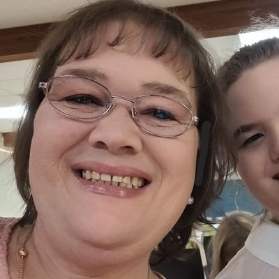 Amputated mom of 3 just living life the best I can with what I got, a sarcastic smartass with a heart of gold