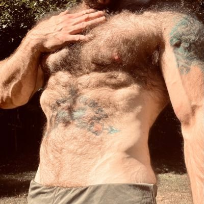🔞 Hello! Join my OnlyFans to see me drip sweat as I get hot on the farm. USMC Veteran 🇺🇸 Top 2.1% https://t.co/LZXZshNPhZ