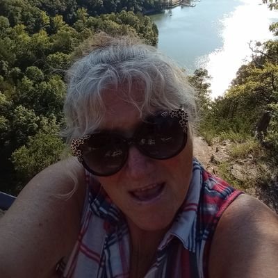 callmeJanieT's profile picture. 