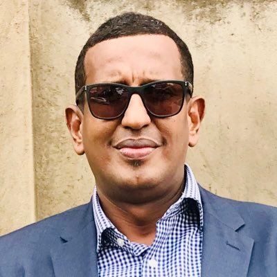 Dr. Abdiaziz Garaad Suleiman Aw-Dahir Afqarshe. Ku xigeenka gudoomiyaha guddiga caalamiga ah ee hay’adda IOPSH. Aqoonyahan Soomaaliyeed haystana shahaadada PhD.