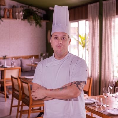 Sou Jack Mazzarello, Cozinheiro há 18 anos. Tenho comigo muito amor a minha profissão, me sinto feliz e realizado no que faço.