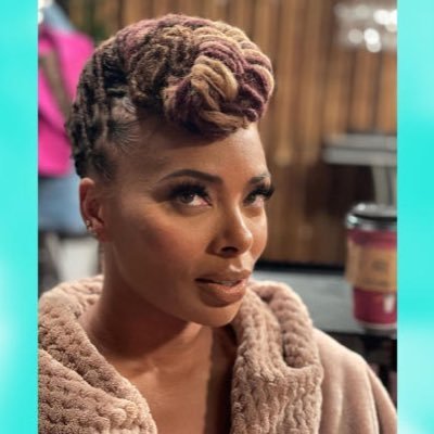 Sister of @DarkestDcsirc and twin of @RedeemedAngcl. Mother of three. Interior designer and sculpted. Not Eva Marcille. MDNI