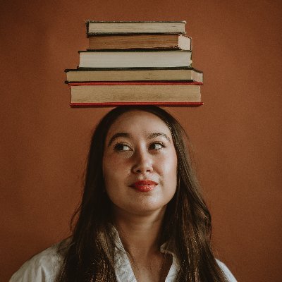 Fantasy Writer & Reader she/her 🇵🇭🇨🇦 🌖 Folklore, fairy tales, eldritch horrors and mythical adventures 🍂🌙#amquerying #writer