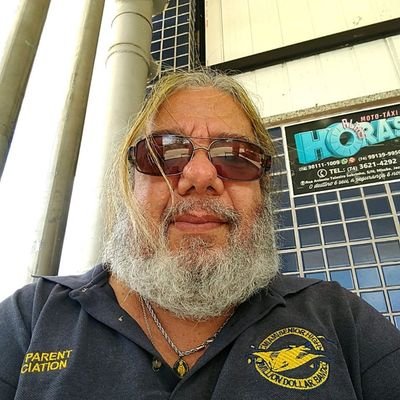 Sócio e torcedor apaixonado do Esporte Clube Bahia, esquerdista, casado amo a minha família, curto rock, HQs e games. 
 O medo é o assassino da mente