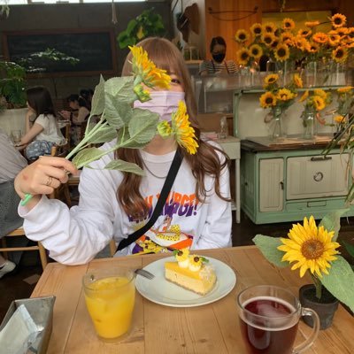 cocoa_c0c0's profile picture. #ネイルパーツ 作るのが好きです#ネイル もすきです初心者です．😂💅〰️！ 自分が楽しみたいようにやってそれをなんとなーく呟くそんなところです💁‍♀️ ポルカ、キュウソ大好きです #半泣き黒猫団 バンドだいすき〜！フェス好き!音楽好きです仲良くしてください！フォローよろしくお願いします。無言フォロー失礼します🙏