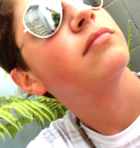 TavaresTom's profile picture. Um dia frio Um bom lugar prá ler um livro E o pensamento lá em você Eu sem você não vivo Um dia triste Toda fragilidade incide E o pensamento lá em você... (8)