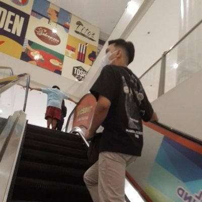 Jblm24's profile picture. 💛💜