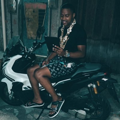 INSTAGRAM : @22eoDesto ainda que eu ande pelo vale da sombra da morte, não temerei mal algum, pós tu estarás comigo!! 🧏🏾♂️🙏🏾