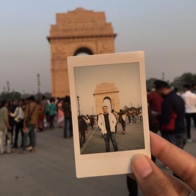 anuragsingh_09's profile picture. Living vicariously through myself.